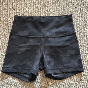 Wunder Train High-Rise Short 4"